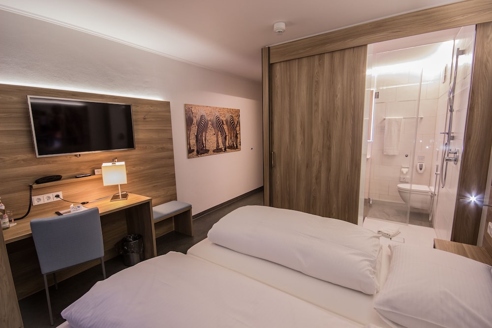Deluxe Double or Twin Room - Photo 10