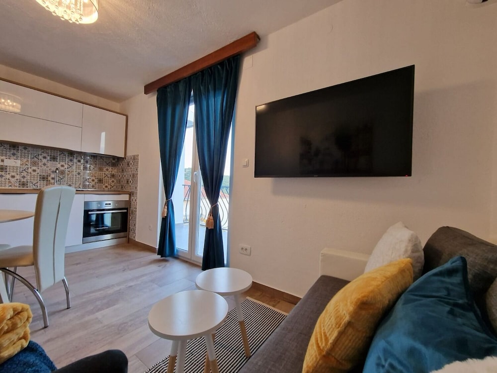 Apartment (Sandra - quiet & close to the beach -) photo 3