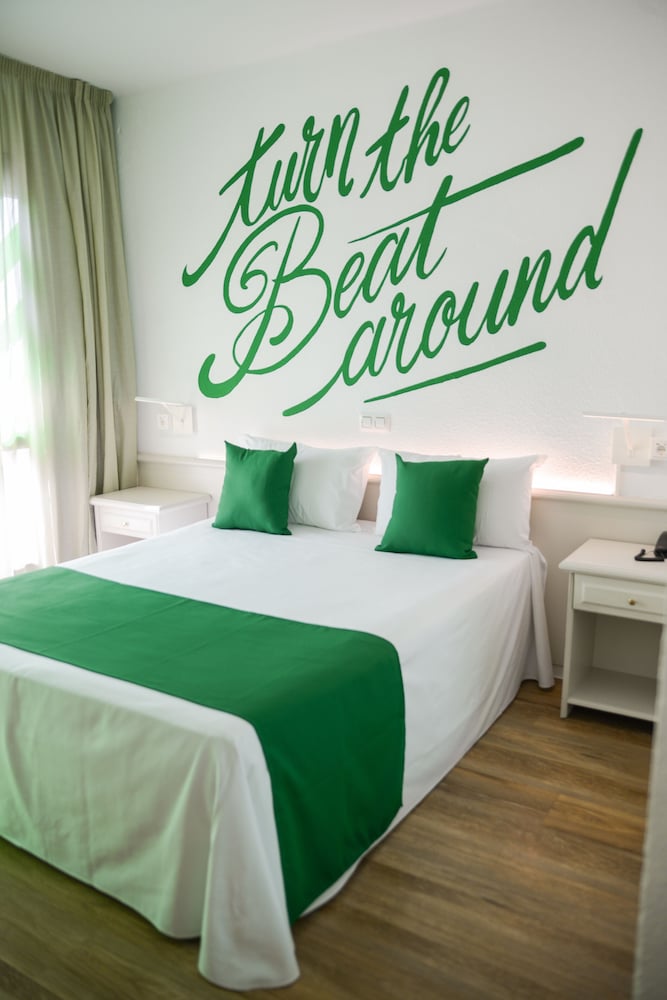 Deluxe Double Room, Balcony (2 adults) - Photo 10