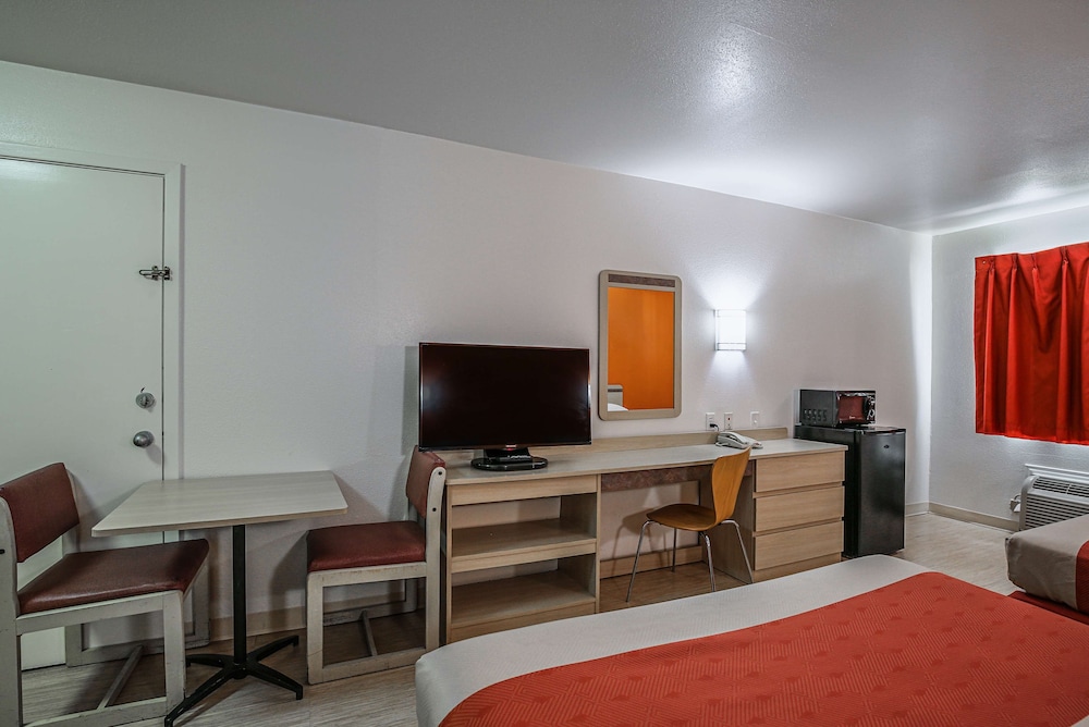 Deluxe Room, 1 Queen Bed, Accessible, Non Smoking photo 3