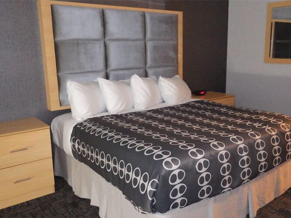 Deluxe Room, 2 Queen Beds, Kitchen photo 1
