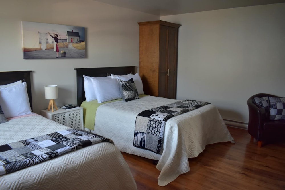 Double Room, Ensuite (Two Double Beds) photo 1