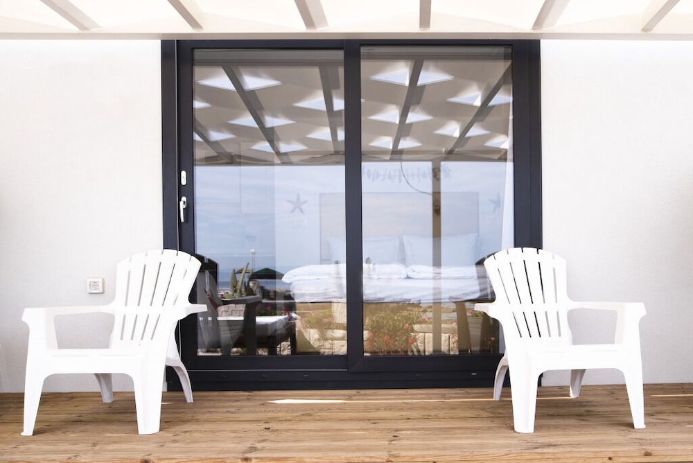 Beach House - Photo 2