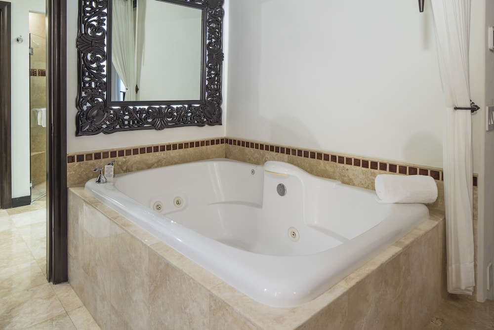 1 Bedroom 1 King Suite With Balcony