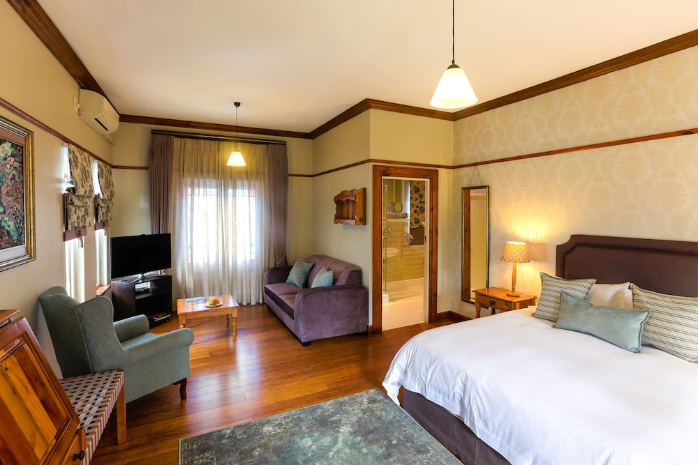 Deluxe Double Room, 1 Queen Bed with Sofa bed photo 3