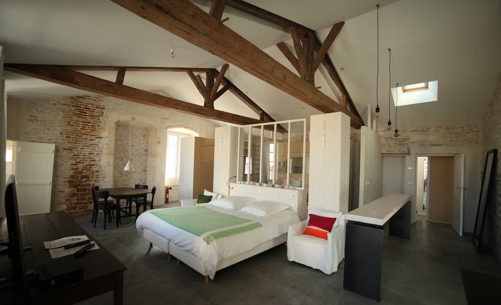 Loft, 2 Bedrooms (Tour)