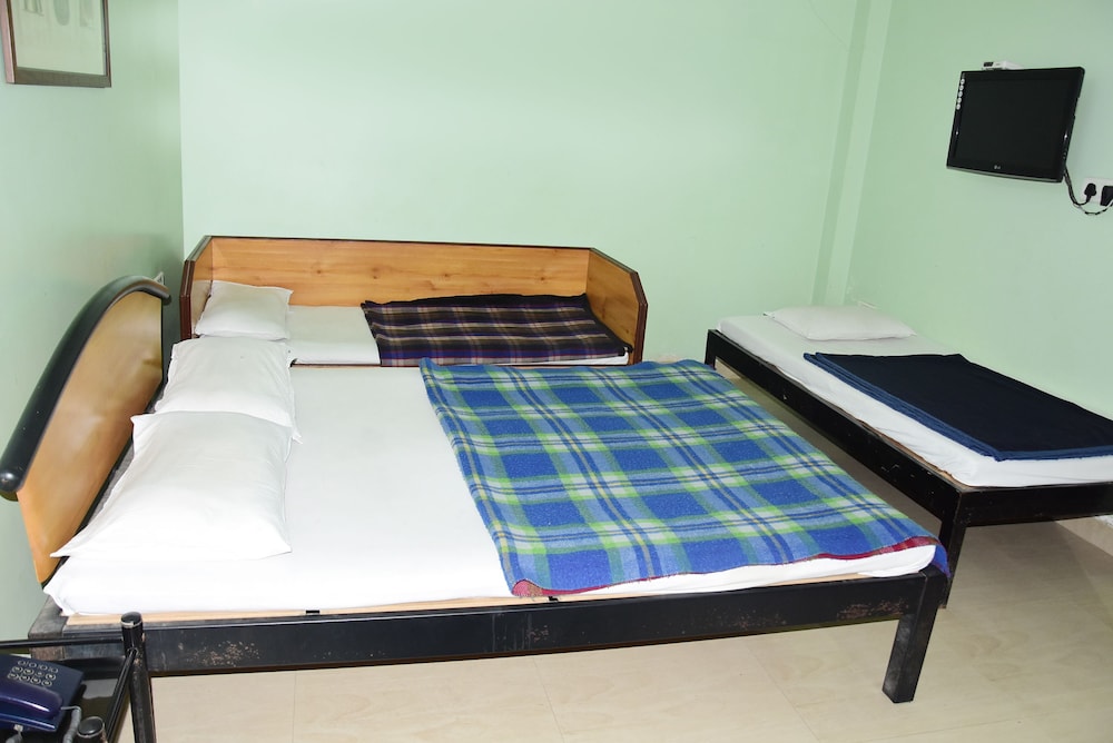 Deluxe Triple Room (AC) photo 2