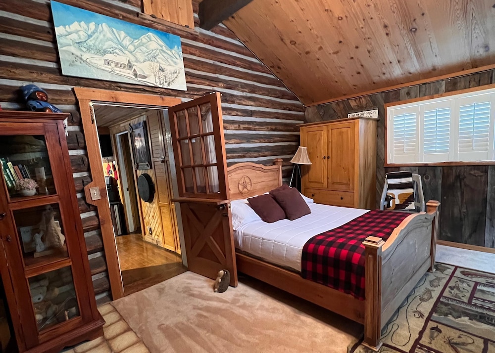 Traditional Cabin, 2 Bedrooms, Kitchen photo 1