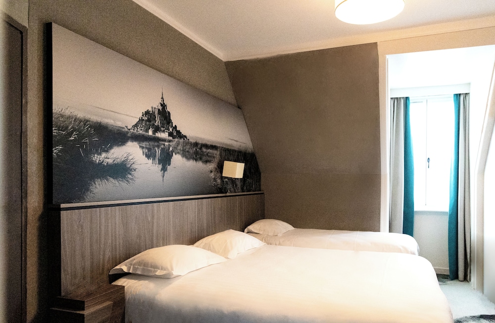 Triple Room Historic House Annette Poulard Bay View