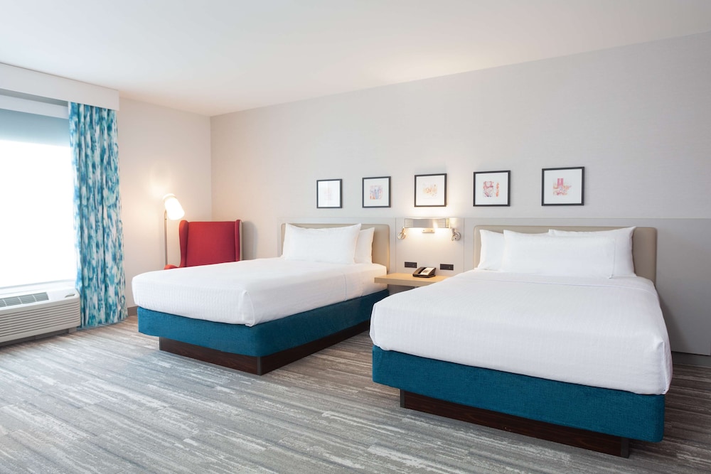 Room, 2 Queen Beds, Accessible, Bathtub