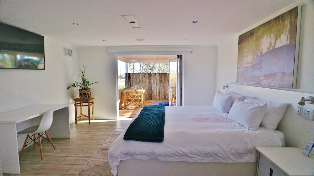 Superior Valley Facing Room with Jacuzzi photo 1