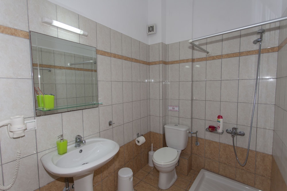 Standard Triple Room, Garden View photo 3