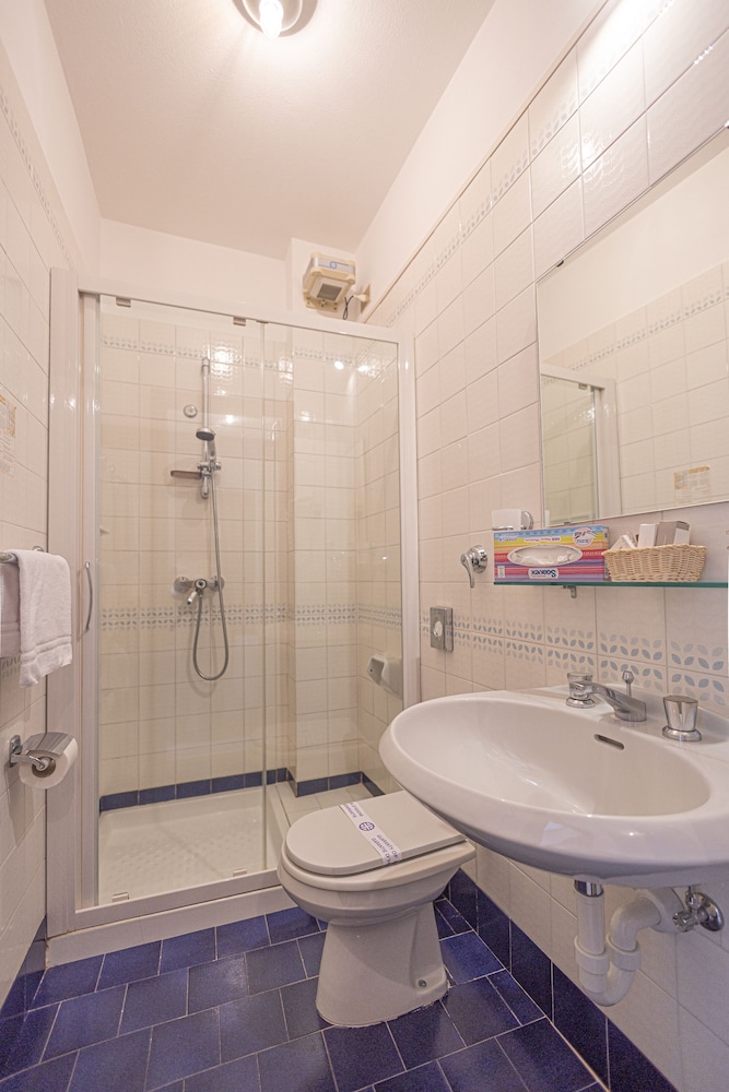 Classic Double or Twin Room photo 3