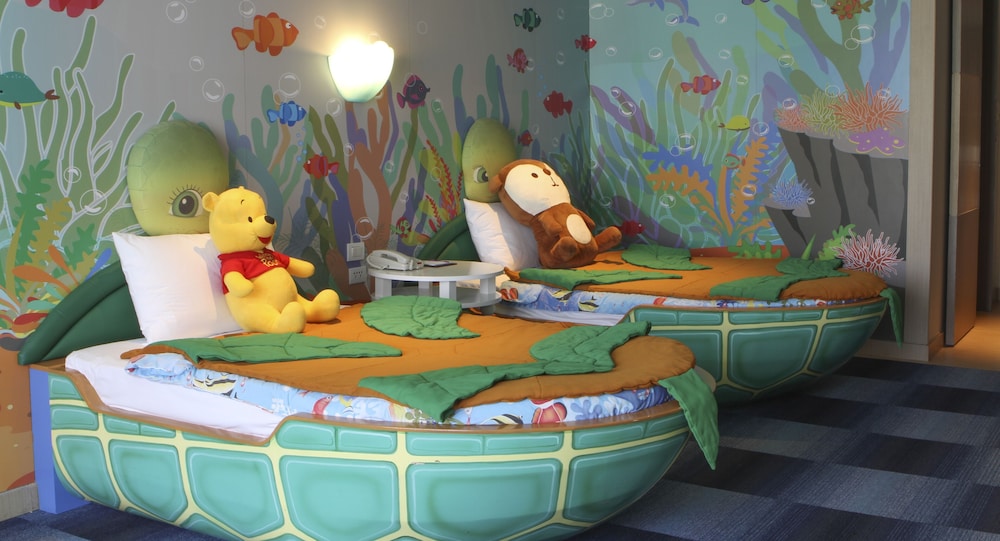 Family Suite, Multiple Beds - Photo 8