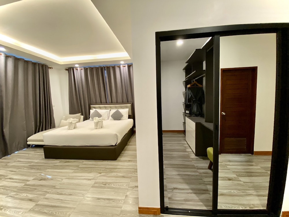 Luxury Suite - Photo 3