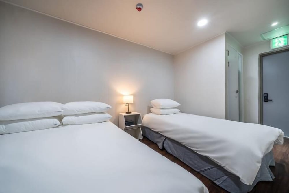 Deluxe Twin Room - Photo 2