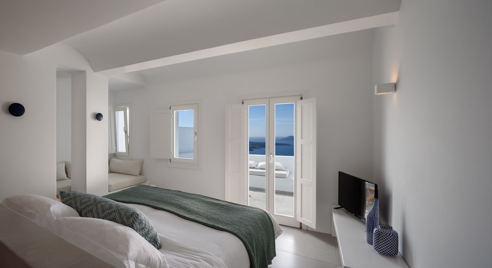 Superior Suite, 1 Queen Bed, Balcony, Sea View - Photo 20
