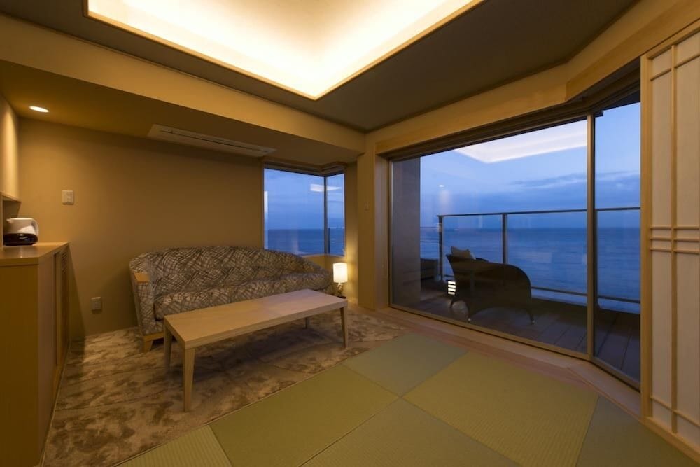 Room, Non Smoking (Japanese Western Style) photo 3