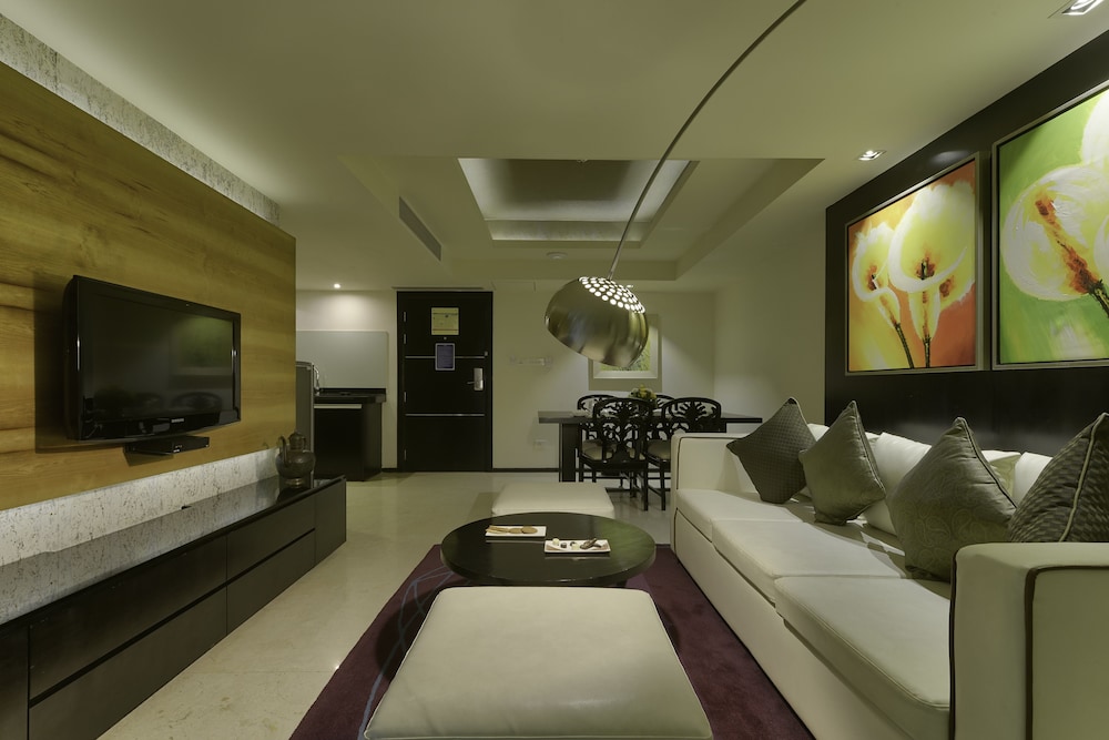 Executive Suite, 2 Twin Beds - Photo 6