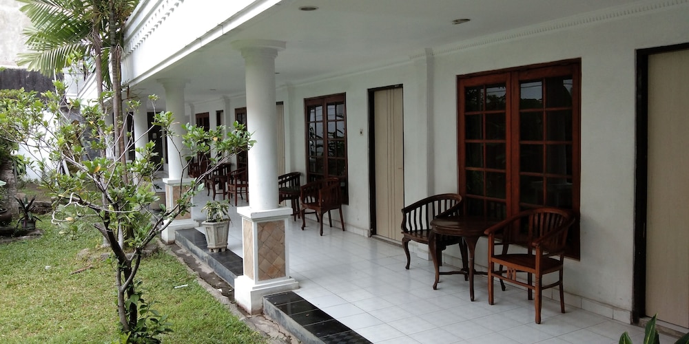 Family Room photo 2
