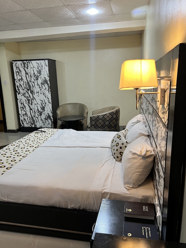 Executive Room - Photo 6