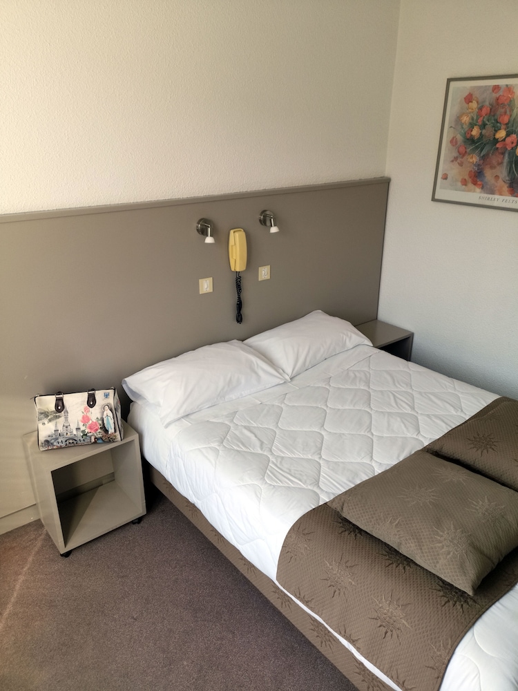Basic Twin Room, 2 Twin Beds - Photo 3
