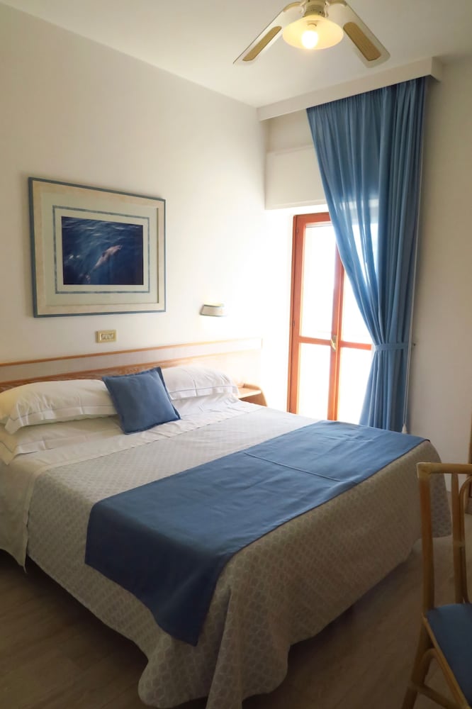 Double Room, Sea View (Marina) - Photo 4