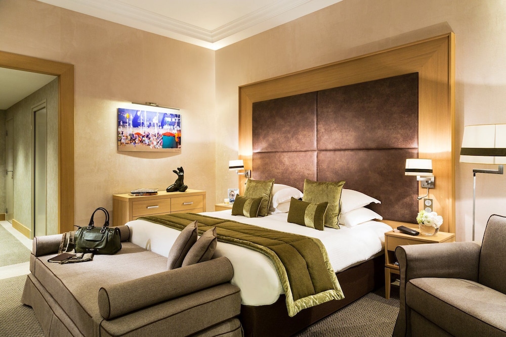 Deluxe Room, 1 King Bed, Golf View photo 2
