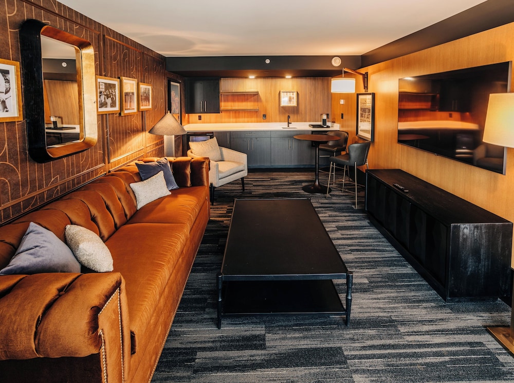 Suite, 1 King Bed (Prohibition Suite)