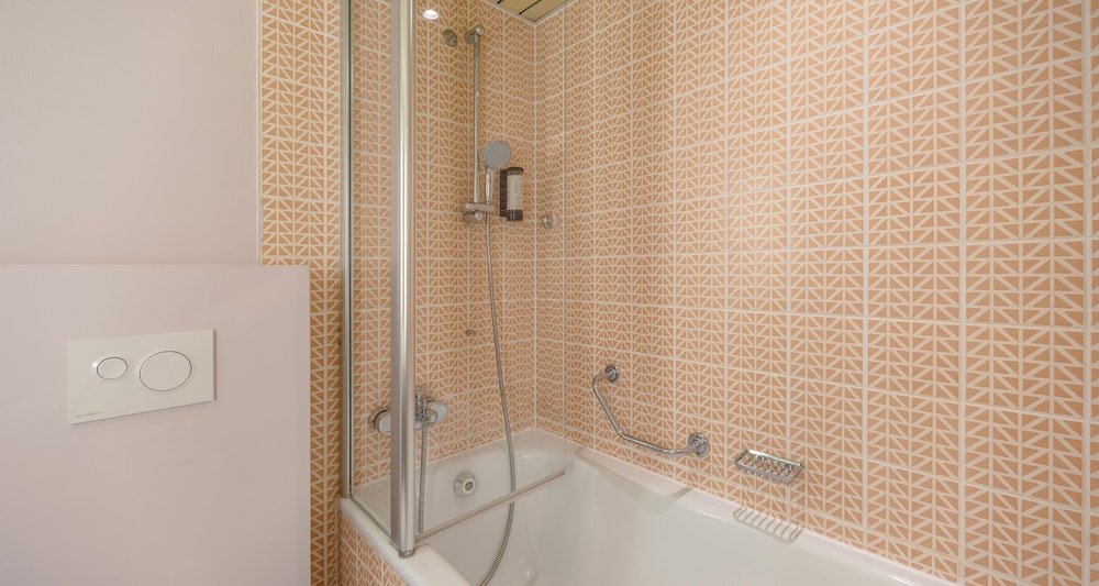 Double Room - Photo 7