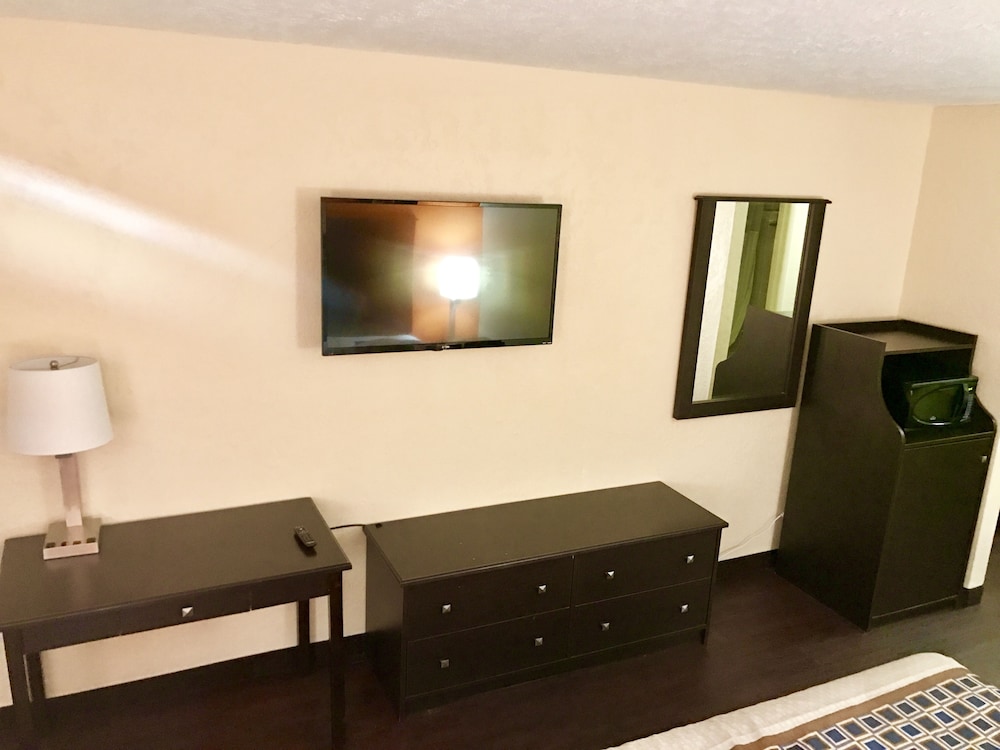 Classic Room, 1 King Bed, Non Smoking photo 2
