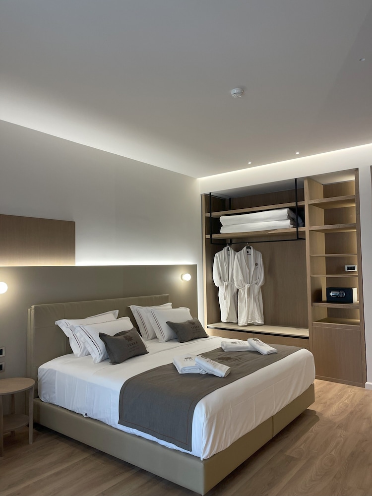 Junior Suite, Balcony, River View