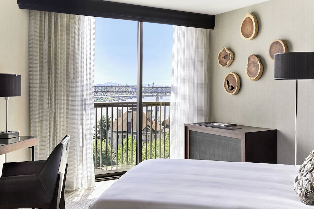 Room, 2 Queen Beds, River View - Photo 9