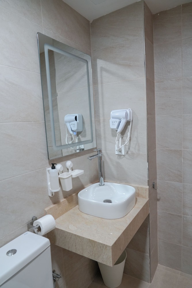 Deluxe Room - Photo 16
