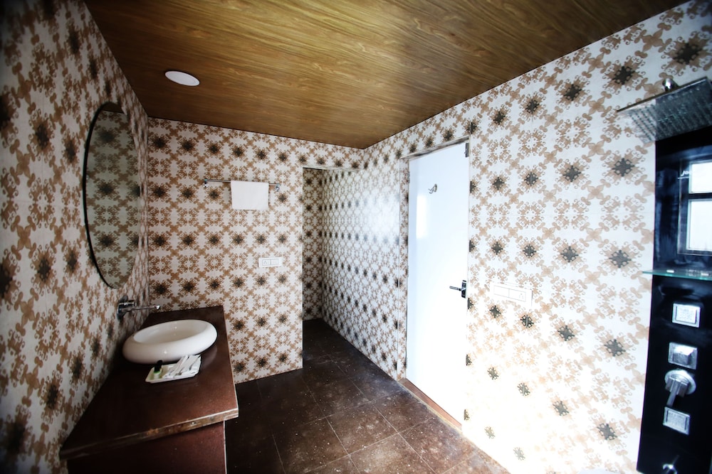 Suite Room - Photo 3