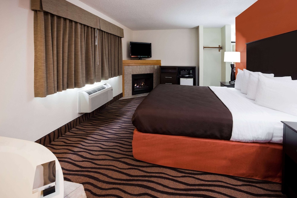 Superior Suite, 1 King Bed, Non Smoking (Second Floor) photo 1