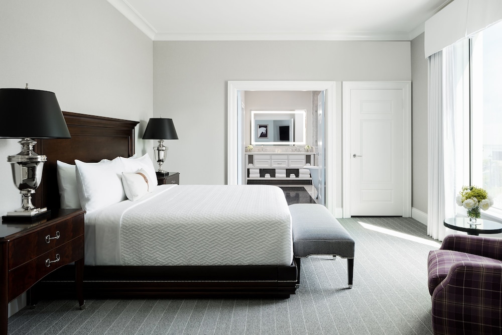 Standard Room, 1 King Bed photo 3