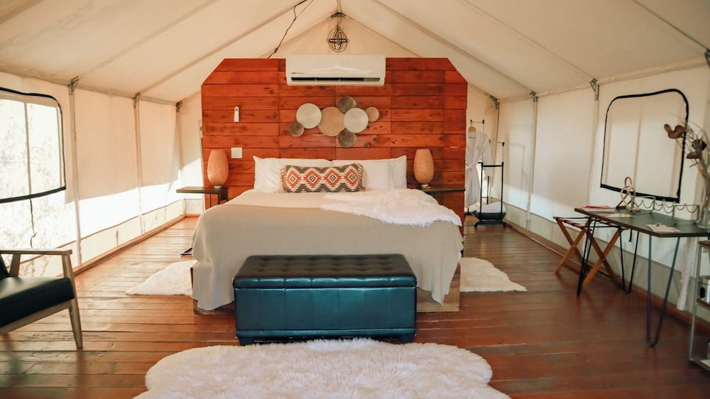 Standard Tent, 1 King Bed, Mountain View photo 1