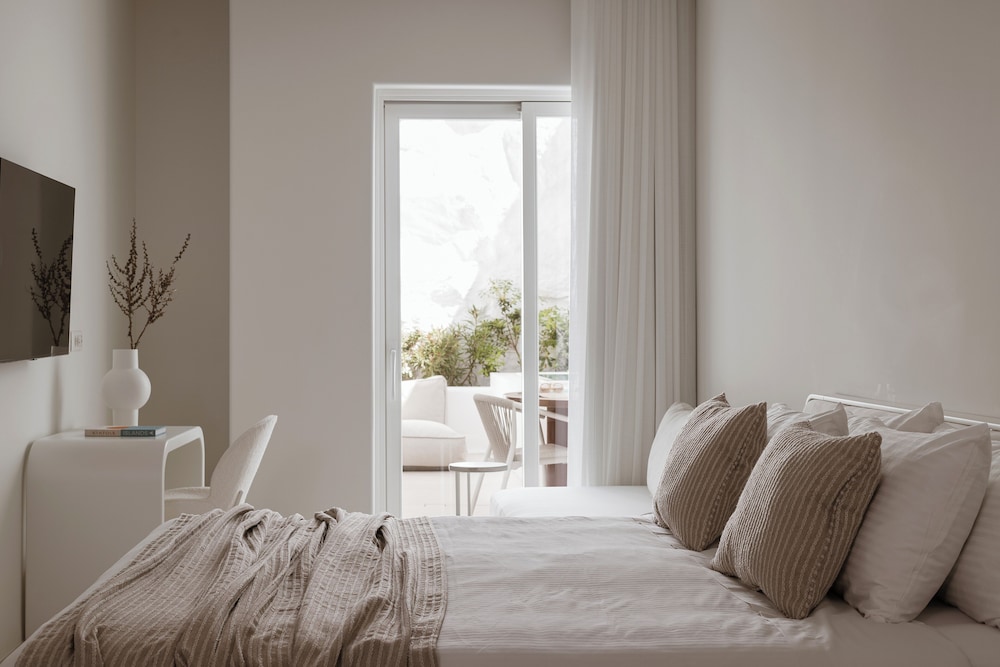 Junior Suite, 1 King Bed, Jetted Tub - Photo 10