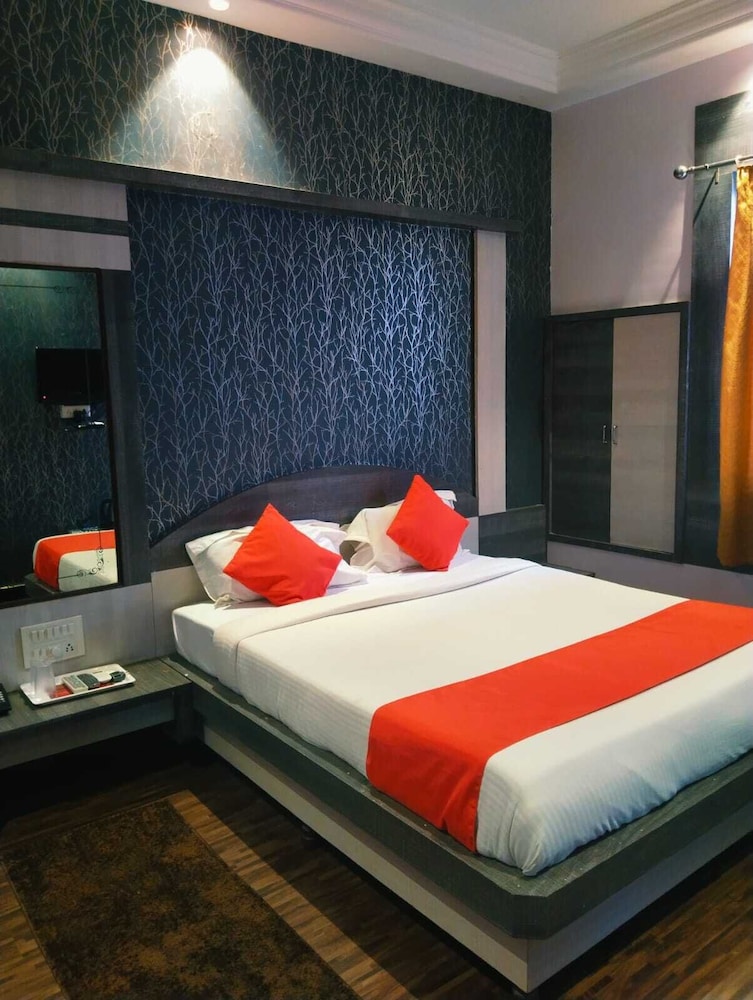 Room - Photo 2