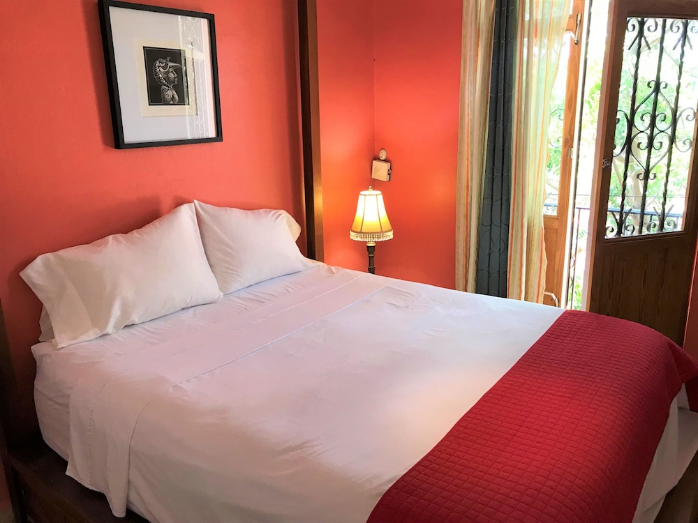 Deluxe Room, 1 Queen Bed, Balcony