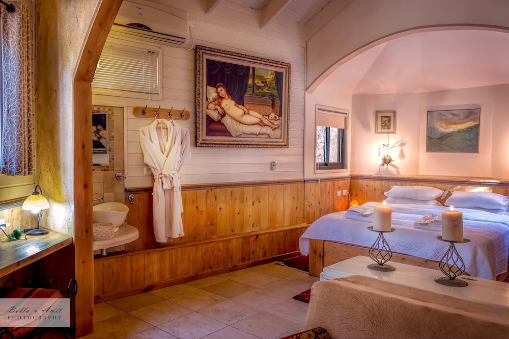 Honeymoon Chalet, Jetted Tub, Mountain View photo 3