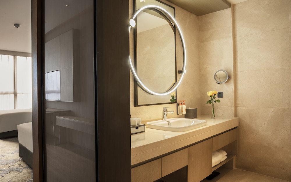 Standard Room, 2 Twin Beds, City View - Photo 2