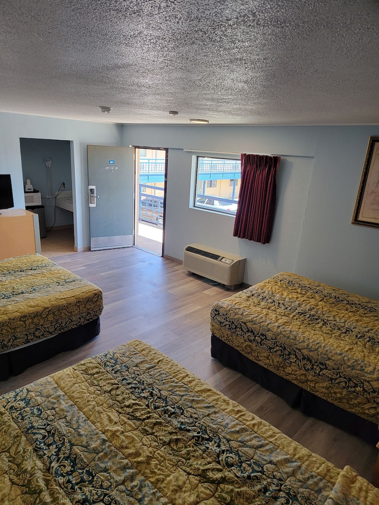 Room, Multiple Beds, Non Smoking - Photo 3