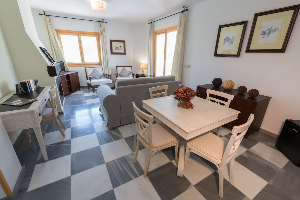 Family Suite, 2 Bedrooms (for 2 Adults and 2 Children), photo 6