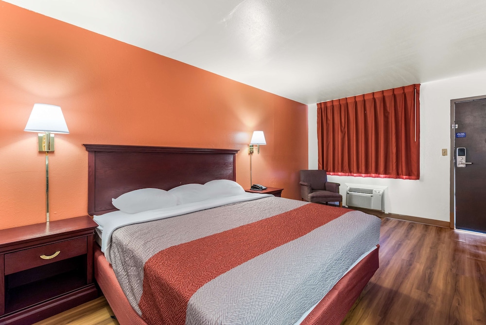 Room, 1 King Bed photo 2