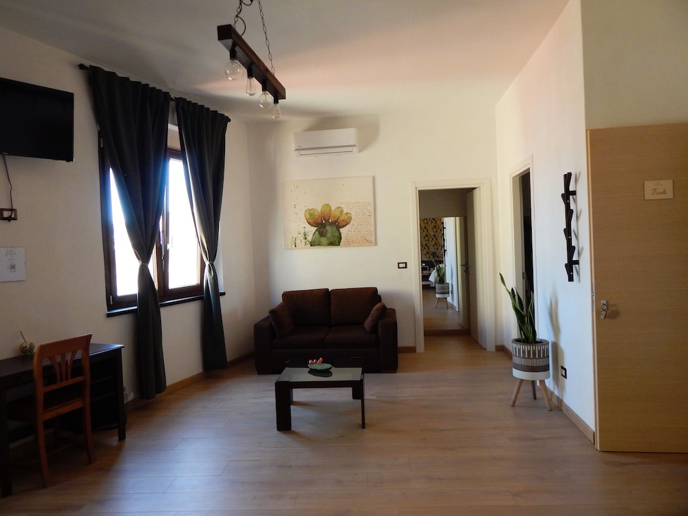 Family Room - Photo 8
