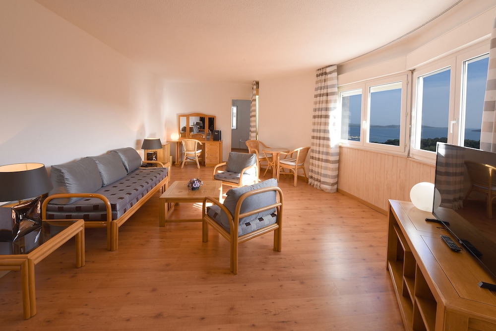 Suite, 2 Bedrooms, Balcony