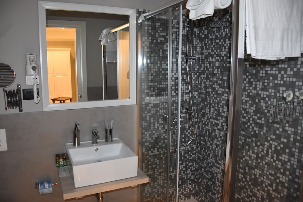 Superior Double Room, 1 King Bed with Sofa bed photo 3