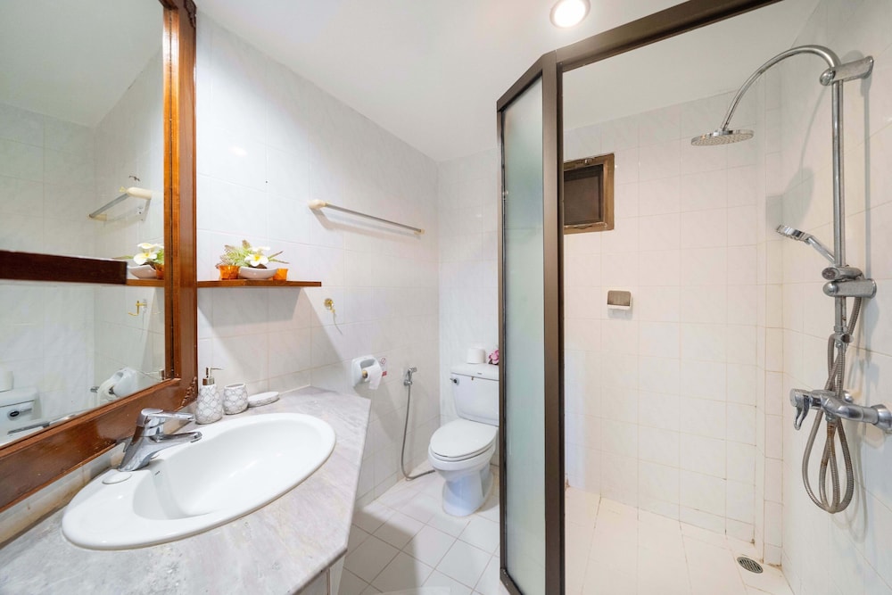 Traditional Apartment, 3 Bedrooms, Balcony, Garden View photo 2